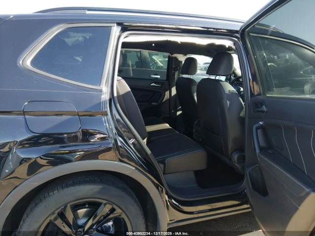 VW Tiguan R-LINE* HEAD UP* KEYLESS* Камера* Digital Cockpit*, снимка 10 - Автомобили и джипове - 53031032