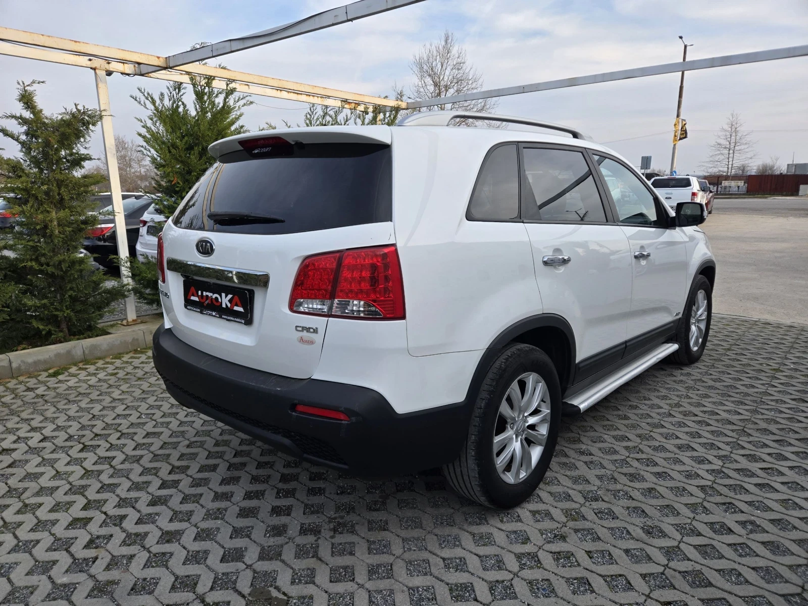 Kia Sorento 2.2CRDI-197кс= АВТОМАТ= 4Х4= KEYLESS= PANORAMA - изображение 3