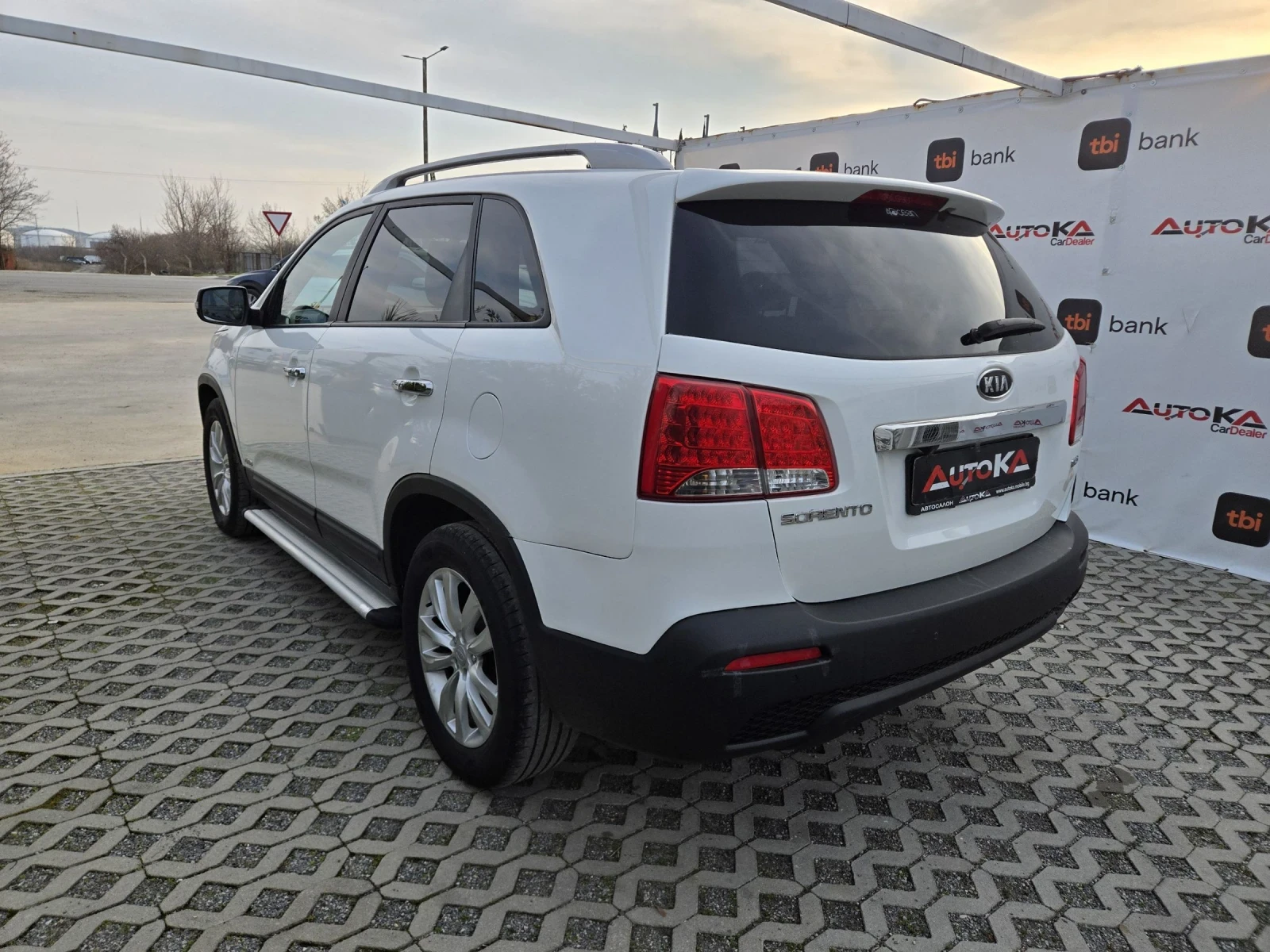 Kia Sorento 2.2CRDI-197кс= АВТОМАТ= 4Х4= KEYLESS= PANORAMA - изображение 5