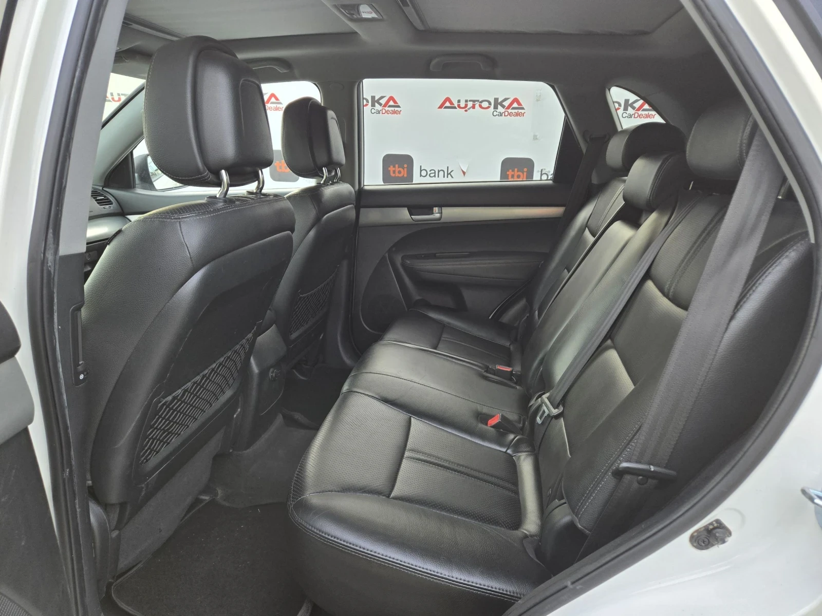 Kia Sorento 2.2CRDI-197кс= АВТОМАТ= 4Х4= KEYLESS= PANORAMA - изображение 9