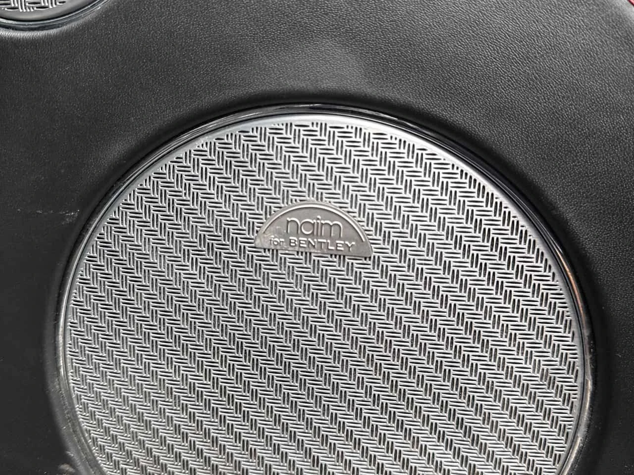 Bentley Bentayga W12 * ДИСТРОНИК* NAIM* МАСАЖИ* ОБДУХВАНЕ*  , снимка 11 - Автомобили и джипове - 53734503