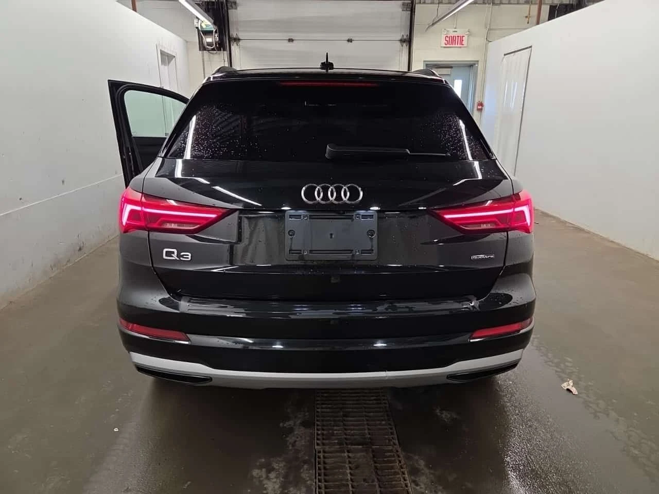 Audi Q3 * KOMFORT * CARFAX * БЕЗ ПЪРВОНАЧАЛНА ВНОСКА, снимка 16 - Автомобили и джипове - 54614965