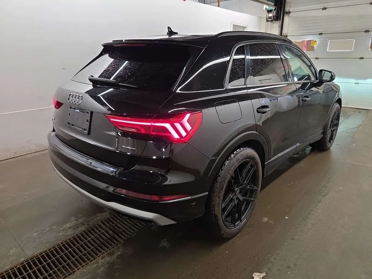 Audi Q3 * KOMFORT * CARFAX * БЕЗ ПЪРВОНАЧАЛНА ВНОСКА, снимка 3 - Автомобили и джипове - 54614965