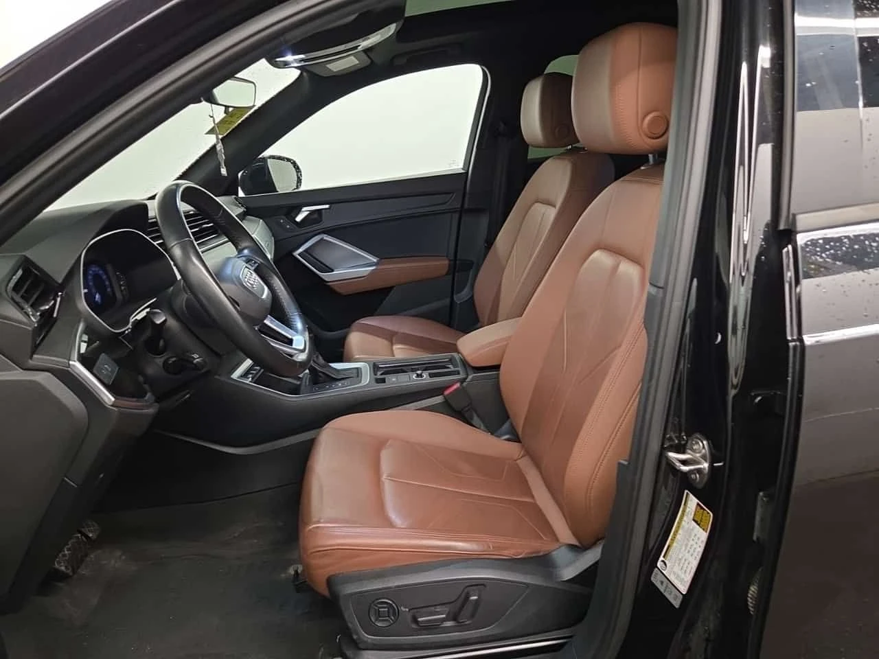 Audi Q3 * KOMFORT * CARFAX * БЕЗ ПЪРВОНАЧАЛНА ВНОСКА, снимка 5 - Автомобили и джипове - 54614965