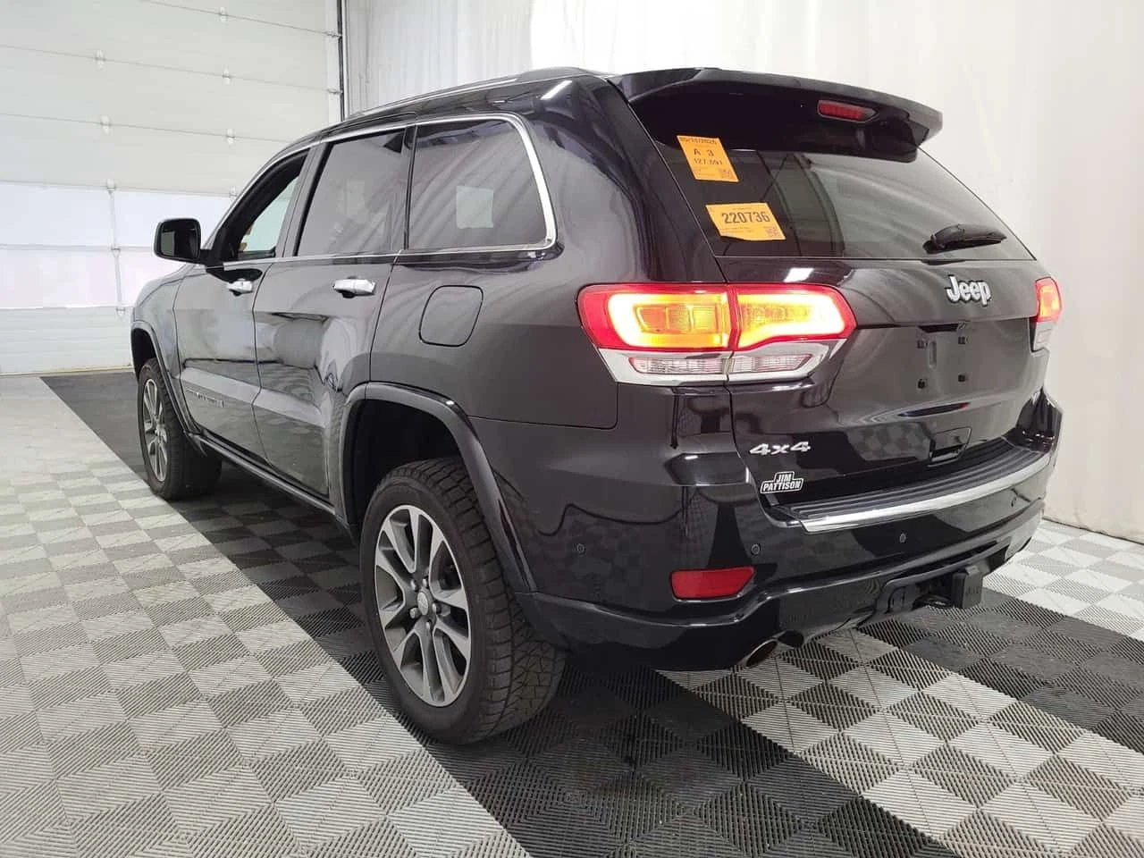Jeep Grand cherokee OVERLAND| PANORAMA| ПАМЕТ| ОБДУХВАНЕ| , снимка 4 - Автомобили и джипове - 54627449