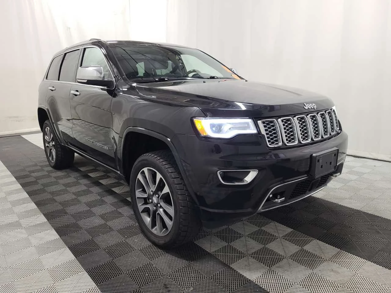 Jeep Grand cherokee OVERLAND| PANORAMA| ПАМЕТ| ОБДУХВАНЕ| , снимка 2 - Автомобили и джипове - 54627449
