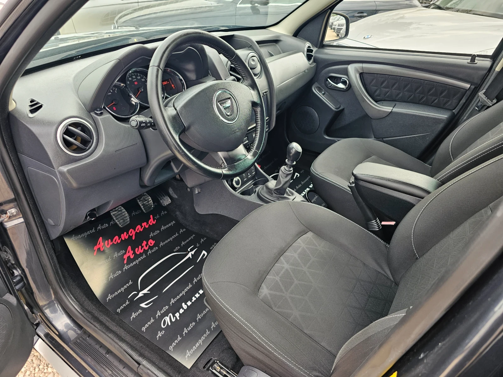 Dacia Duster 1.5dCi, 110к.с., 4х4 , снимка 8 - Автомобили и джипове - 55652901