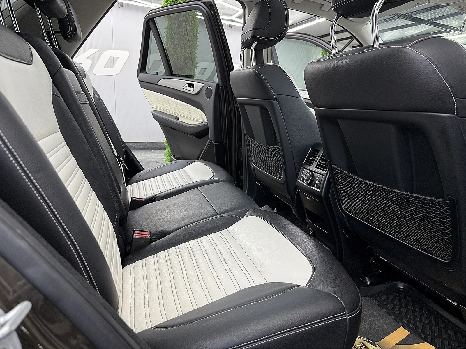 Mercedes-Benz GLE 43 AMG AMG/PANORAMA/360-K/ВАКУМ ГЕРМАНИЯ СОБСТВЕН ЛИЗИНГ, снимка 11 - Автомобили и джипове - 56009636