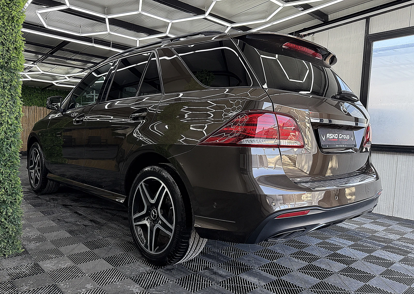 Mercedes-Benz GLE 43 AMG AMG/PANORAMA/360-K/ВАКУМ ГЕРМАНИЯ СОБСТВЕН ЛИЗИНГ, снимка 4 - Автомобили и джипове - 56009636