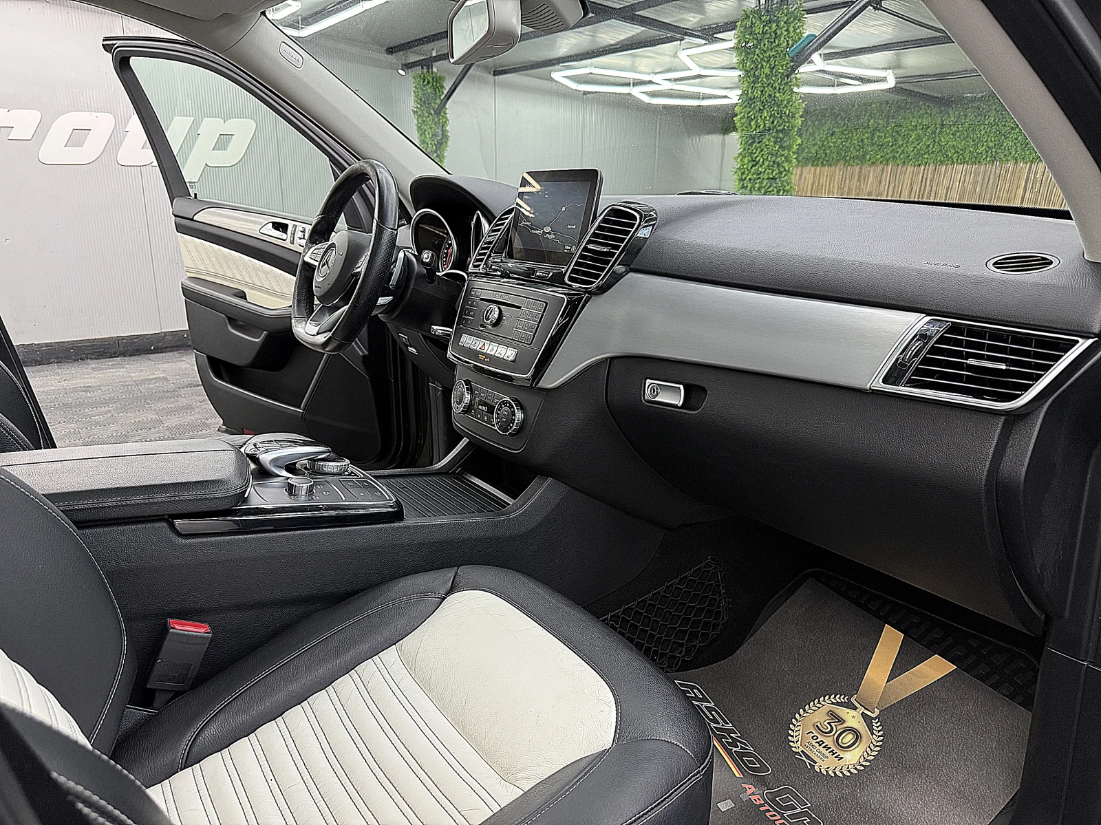 Mercedes-Benz GLE 43 AMG AMG/PANORAMA/360-K/ВАКУМ ГЕРМАНИЯ СОБСТВЕН ЛИЗИНГ, снимка 9 - Автомобили и джипове - 56009636