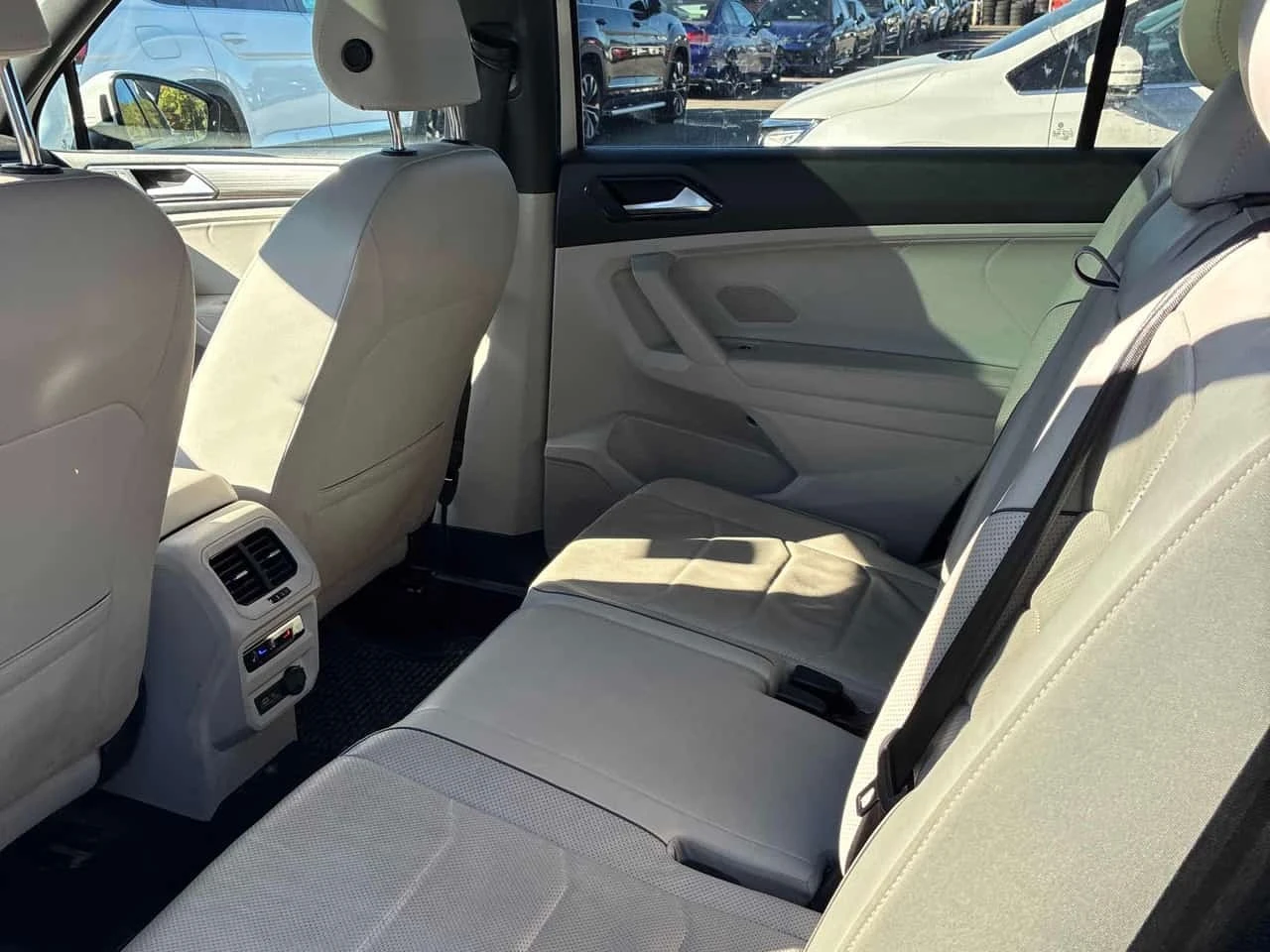 VW Tiguan Highline R Line/360/Dis/Fender/��������� | Mobile.bg � ����������� 12