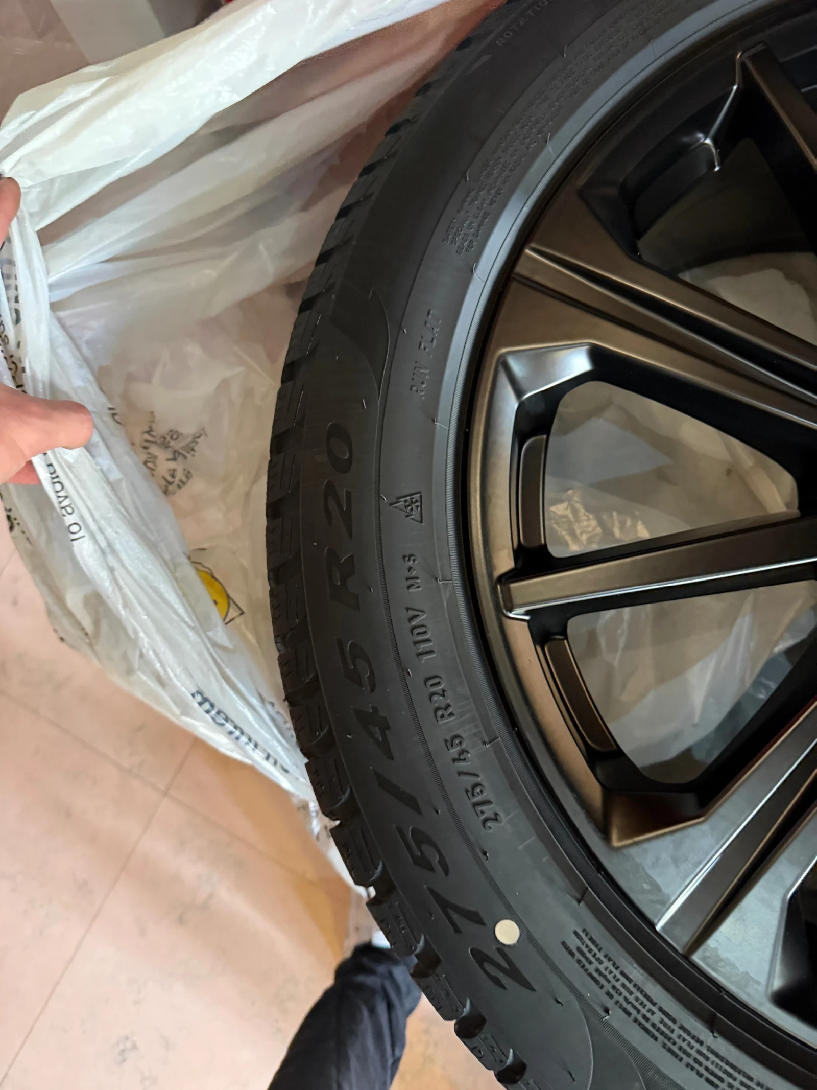 Гуми с джанти Pirelli 275/45R20, снимка 3 - Гуми и джанти - 54545941