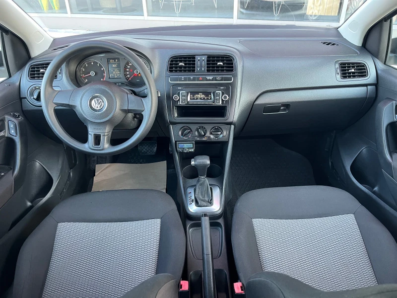 VW Polo 1.4 бензин Автомат, снимка 7 - Автомобили и джипове - 46636504