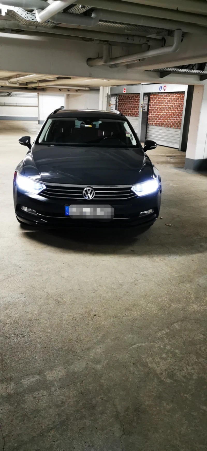 VW Passat, снимка 1 - Автомобили и джипове - 47455601