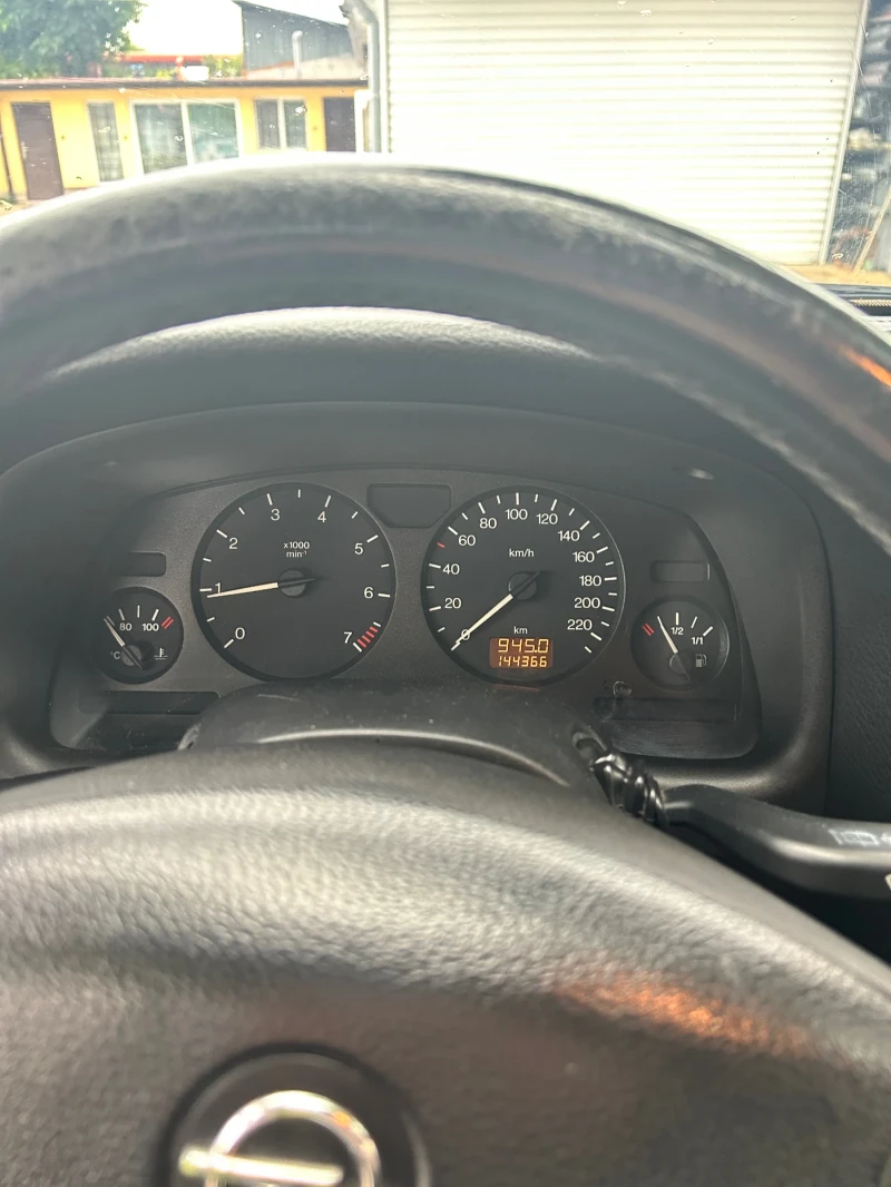 Opel Astra 1.6 16V, снимка 9 - Автомобили и джипове - 47225645