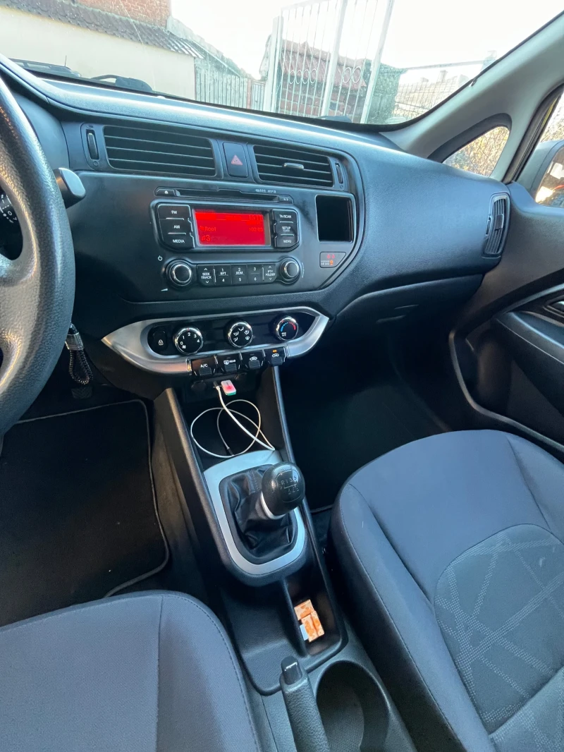 Kia Rio 1.4i 6 скорости, снимка 10 - Автомобили и джипове - 48510600