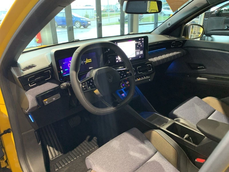 Renault 5 * DISTRONIC* LED* CARPLAY* CAM* CCS* , снимка 9 - Автомобили и джипове - 50315297