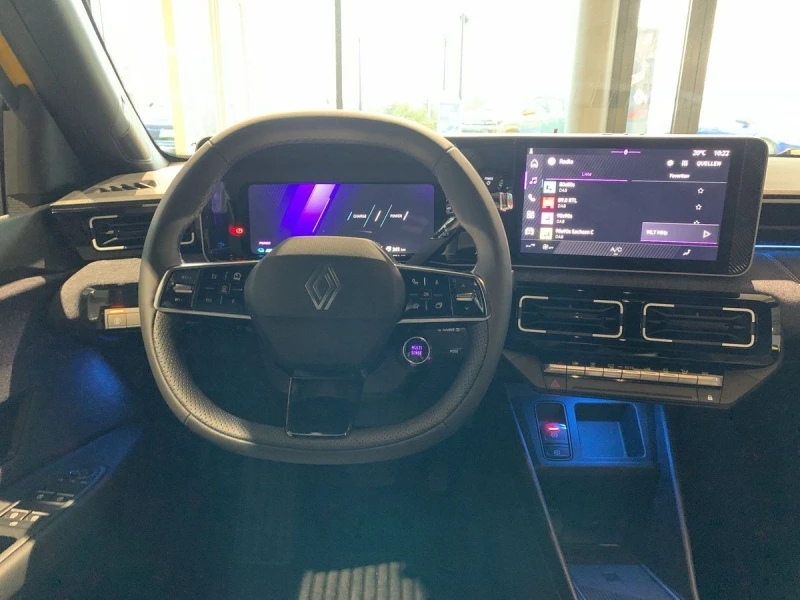Renault 5 * DISTRONIC* LED* CARPLAY* CAM* CCS* , снимка 10 - Автомобили и джипове - 50315297