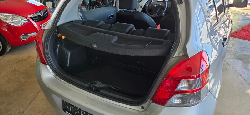 Toyota Yaris 1.3 безн-6-скорости, снимка 4 - Автомобили и джипове - 52176538