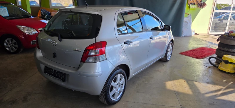 Toyota Yaris 1.3 безн-6-скорости, снимка 5 - Автомобили и джипове - 52176538
