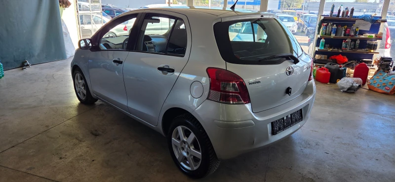 Toyota Yaris 1.3 безн-6-скорости, снимка 6 - Автомобили и джипове - 52176538
