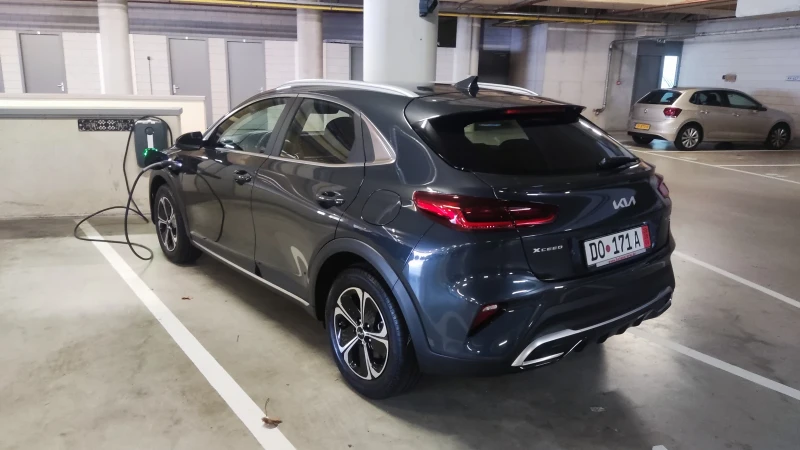 Kia XCeed 1.6 GDI plug in hybrid , снимка 14 - Автомобили и джипове - 52664280