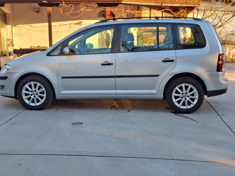 VW Touran 1.6 16v 7местен, снимка 4 - Автомобили и джипове - 52956690