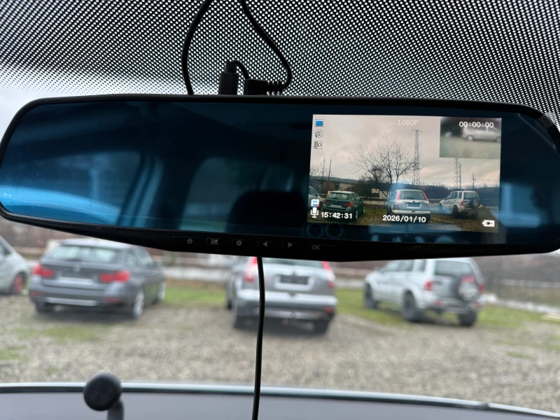 VW Touran 1.6 16v 7местен, снимка 13 - Автомобили и джипове - 52956690