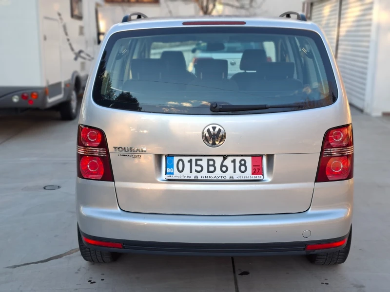 VW Touran 1.6 16v 7местен, снимка 6 - Автомобили и джипове - 52956690