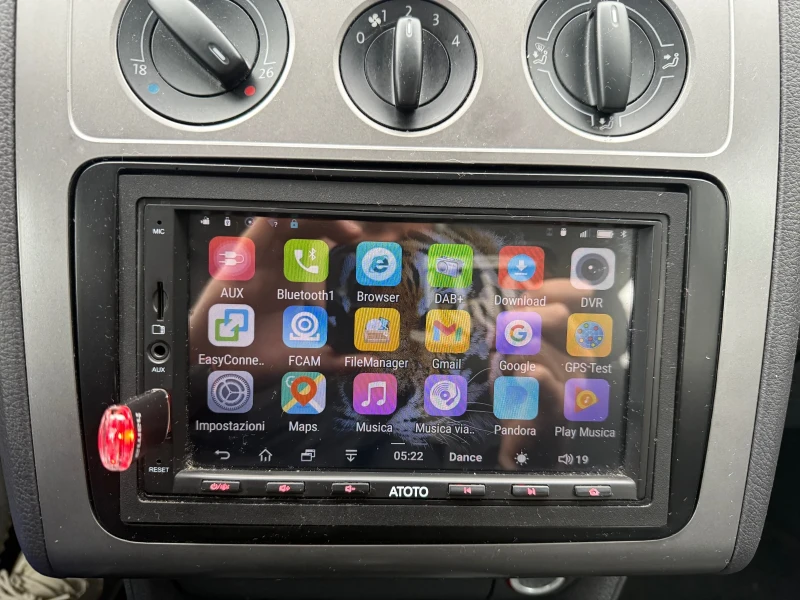 VW Touran 1.6 16v 7местен, снимка 12 - Автомобили и джипове - 52956690