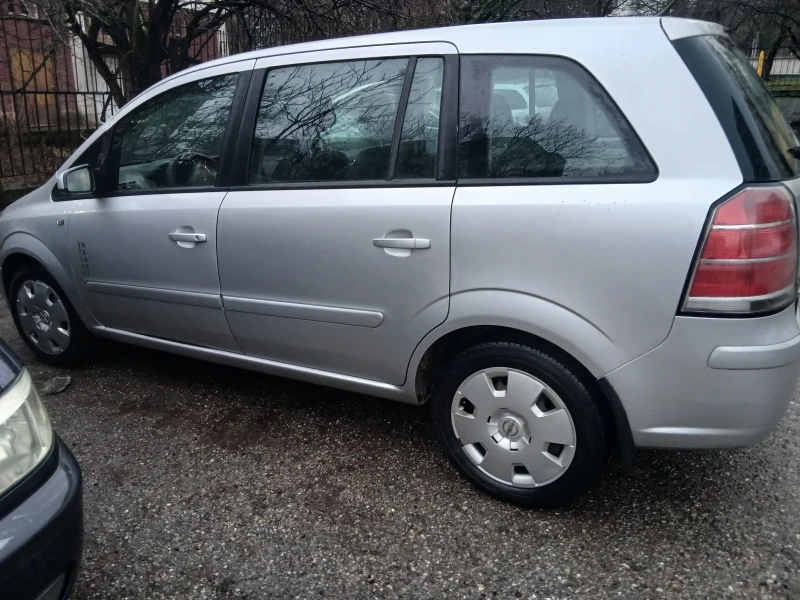 Opel Zafira 1.6 фабричен метан, снимка 6 - Автомобили и джипове - 53278788