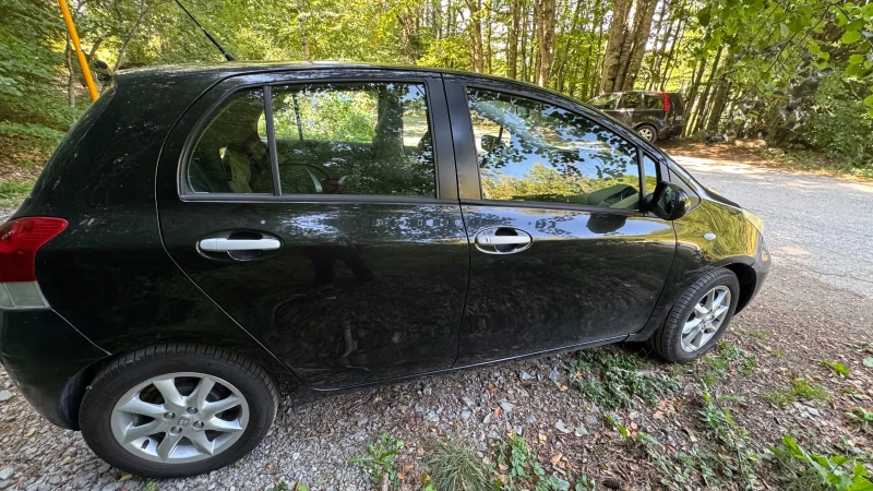 Toyota Yaris 1.3 VVTI, снимка 4 - Автомобили и джипове - 53437182