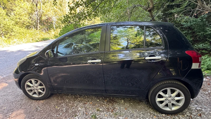 Toyota Yaris 1.3 VVTI, снимка 2 - Автомобили и джипове - 53437182