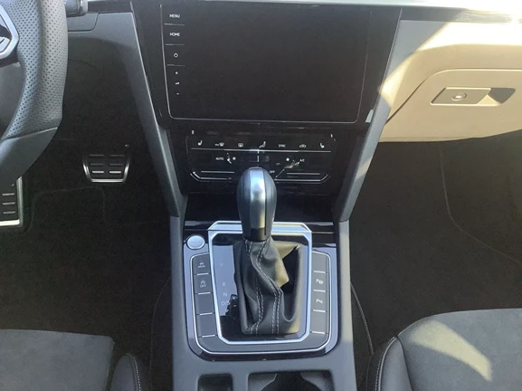 VW Arteon Shooting Brake 2.0 TDI = R-Line = Гаранция - изображение 9