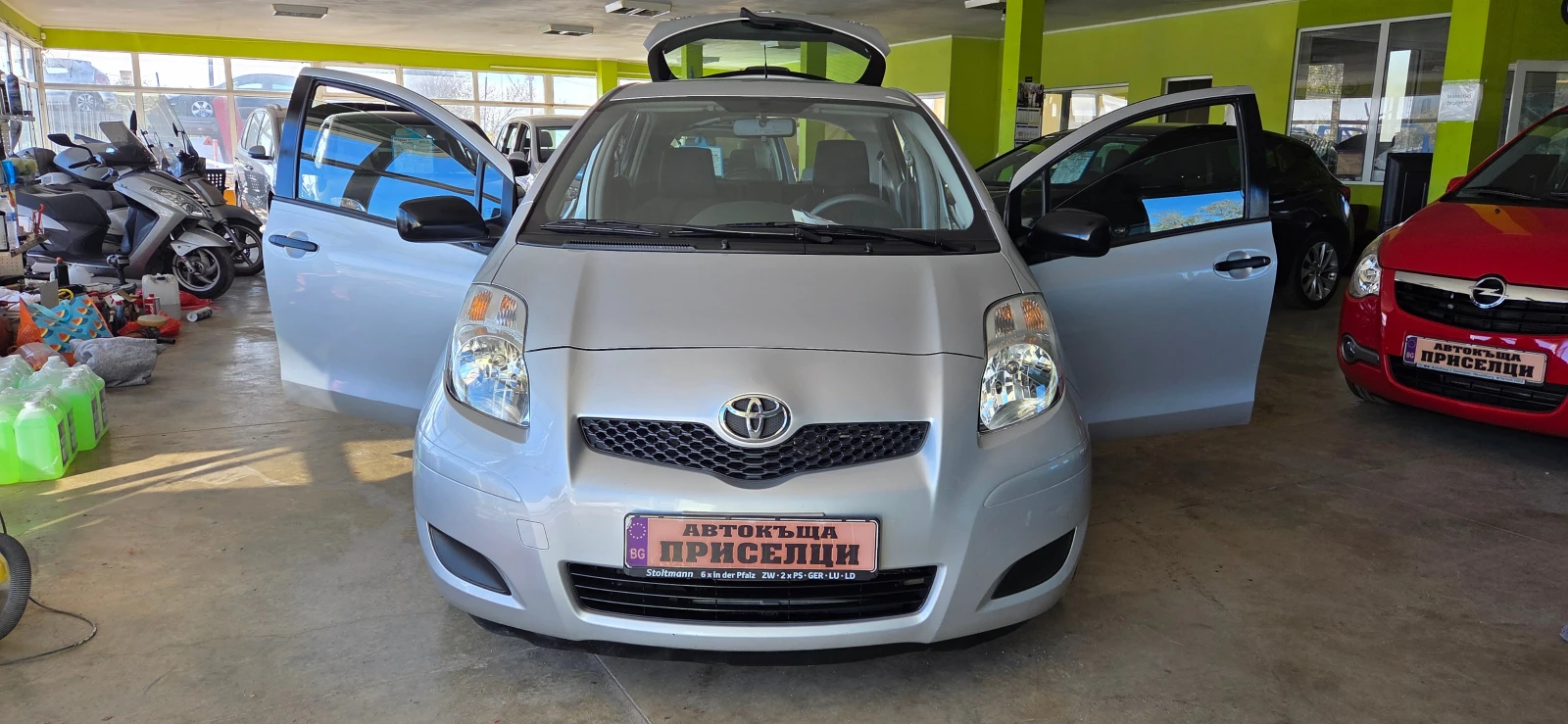 Toyota Yaris 1.3 безн-6-скорости, снимка 1