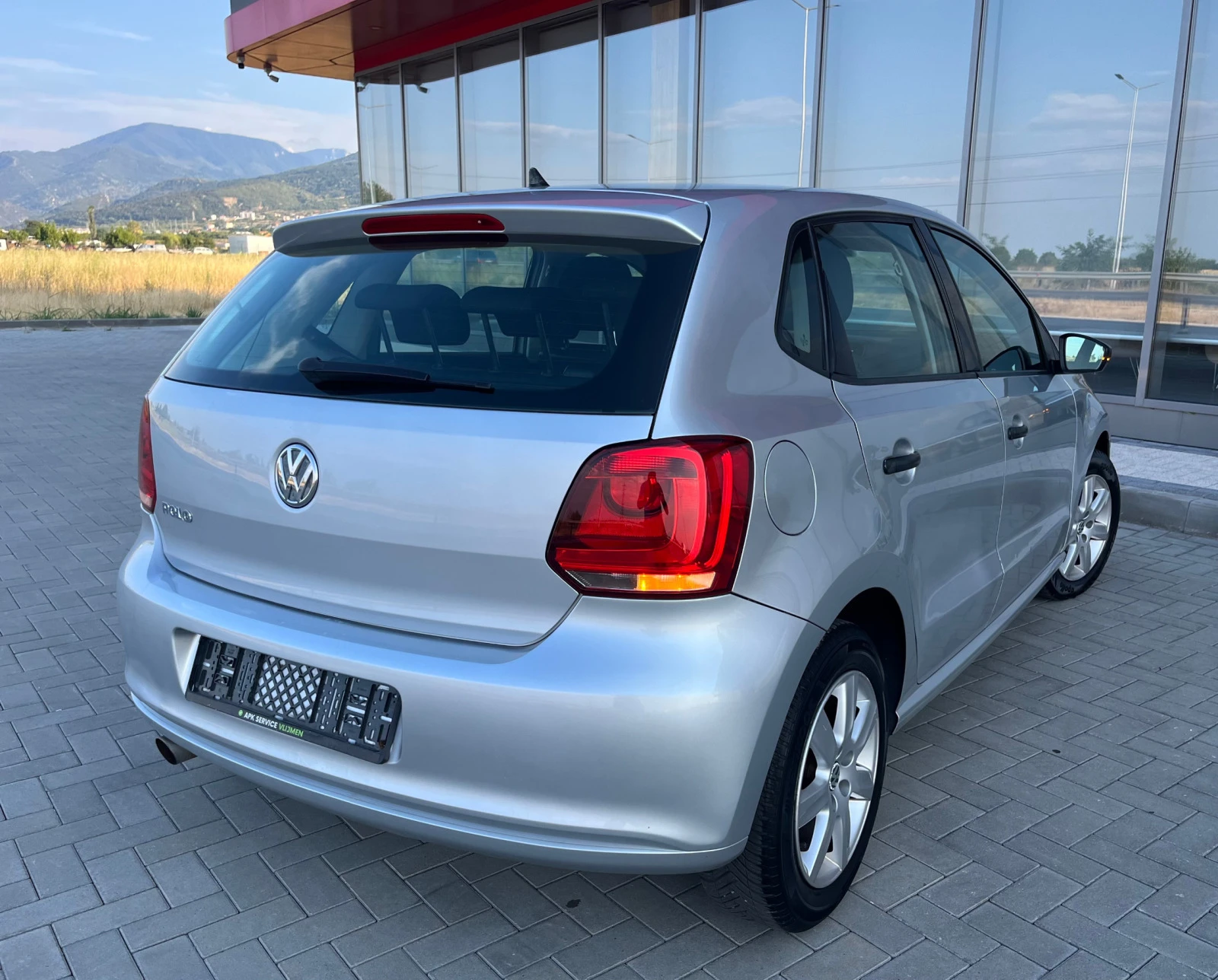 VW Polo 1.4 бензин Автомат - изображение 4