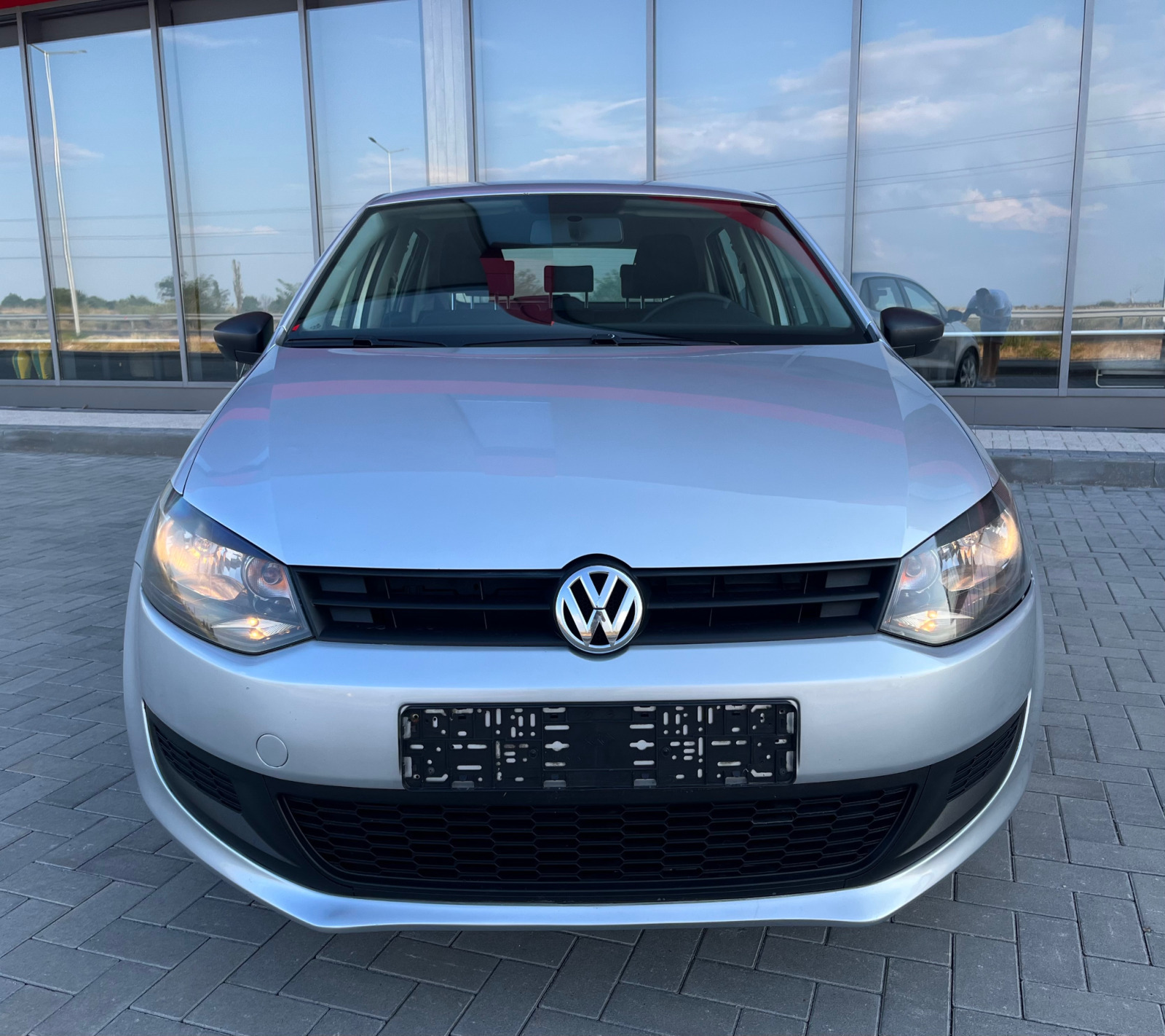 VW Polo 1.4 бензин Автомат - изображение 2