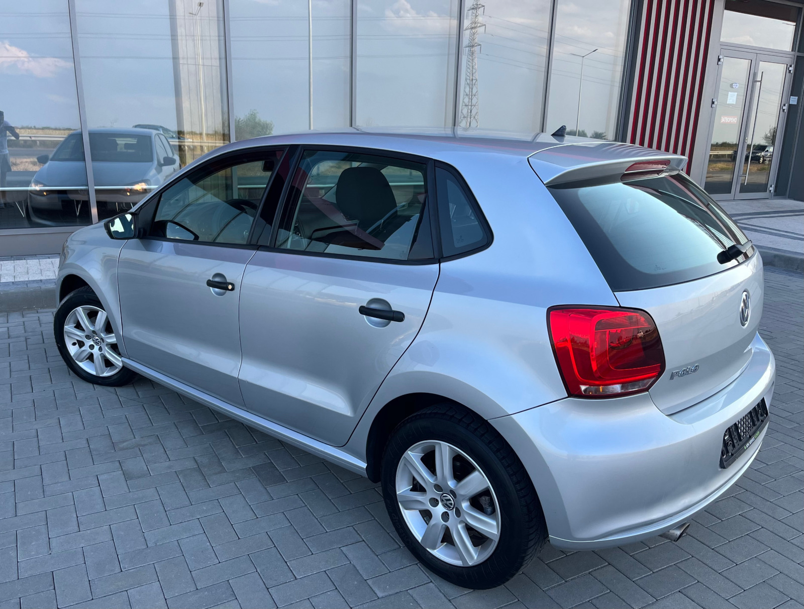 VW Polo 1.4 бензин Автомат - изображение 5