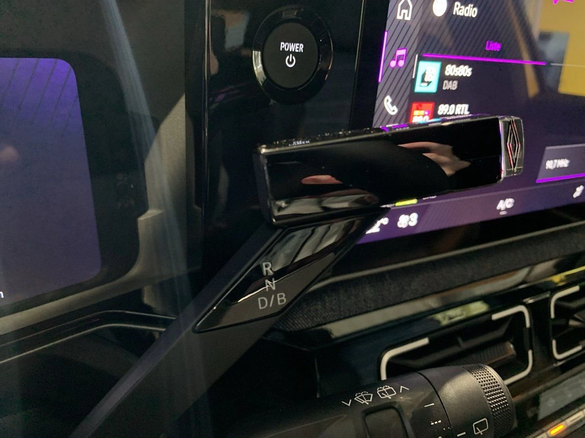 Renault 5 * DISTRONIC* LED* CARPLAY* CAM* CCS*  | Mobile.bg   12