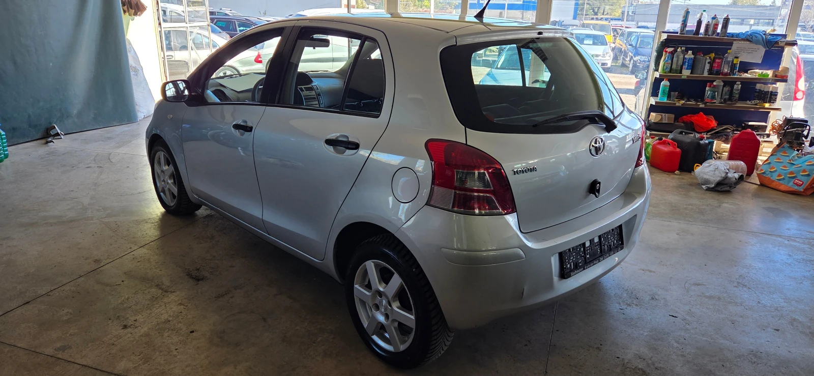 Toyota Yaris 1.3 безн-6-скорости - изображение 6