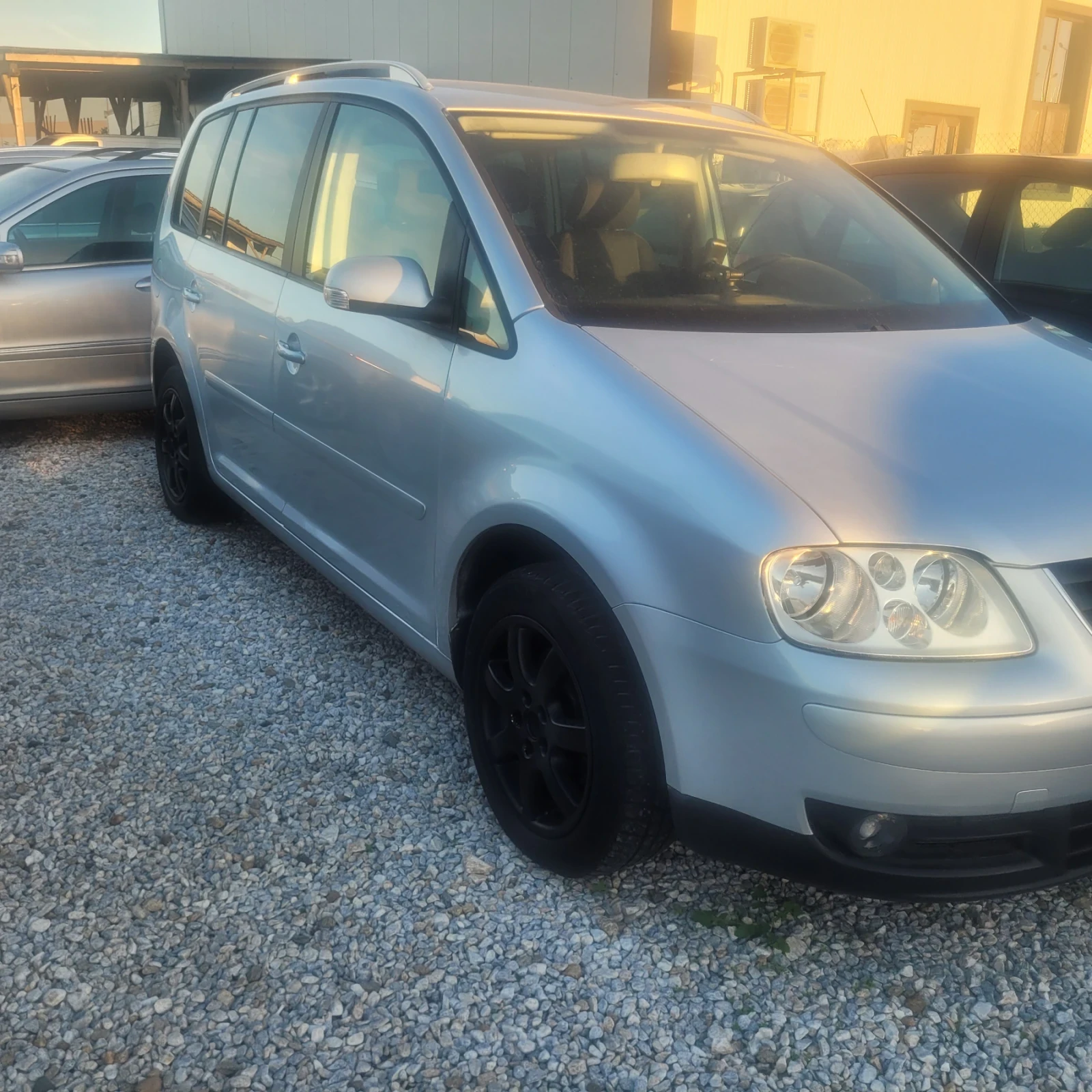 VW Touran 1.6бензин/116к.с - изображение 2