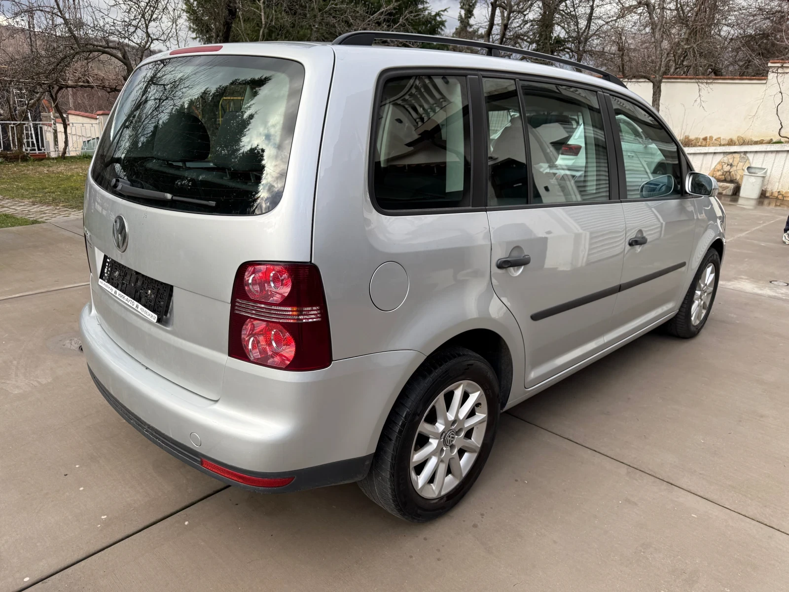 VW Touran 1.6i* 7-местен*  - изображение 3