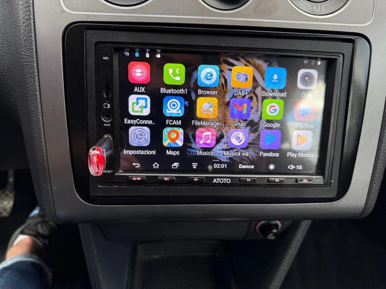 VW Touran 1.6i* 7-местен*  - изображение 8