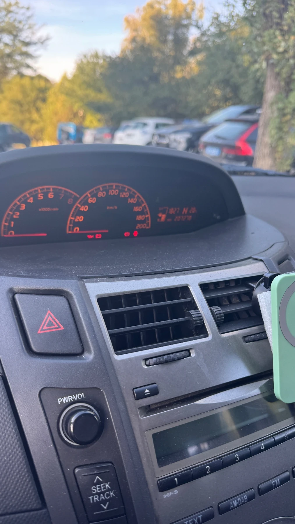 Toyota Yaris 1.3 VVTI - изображение 8