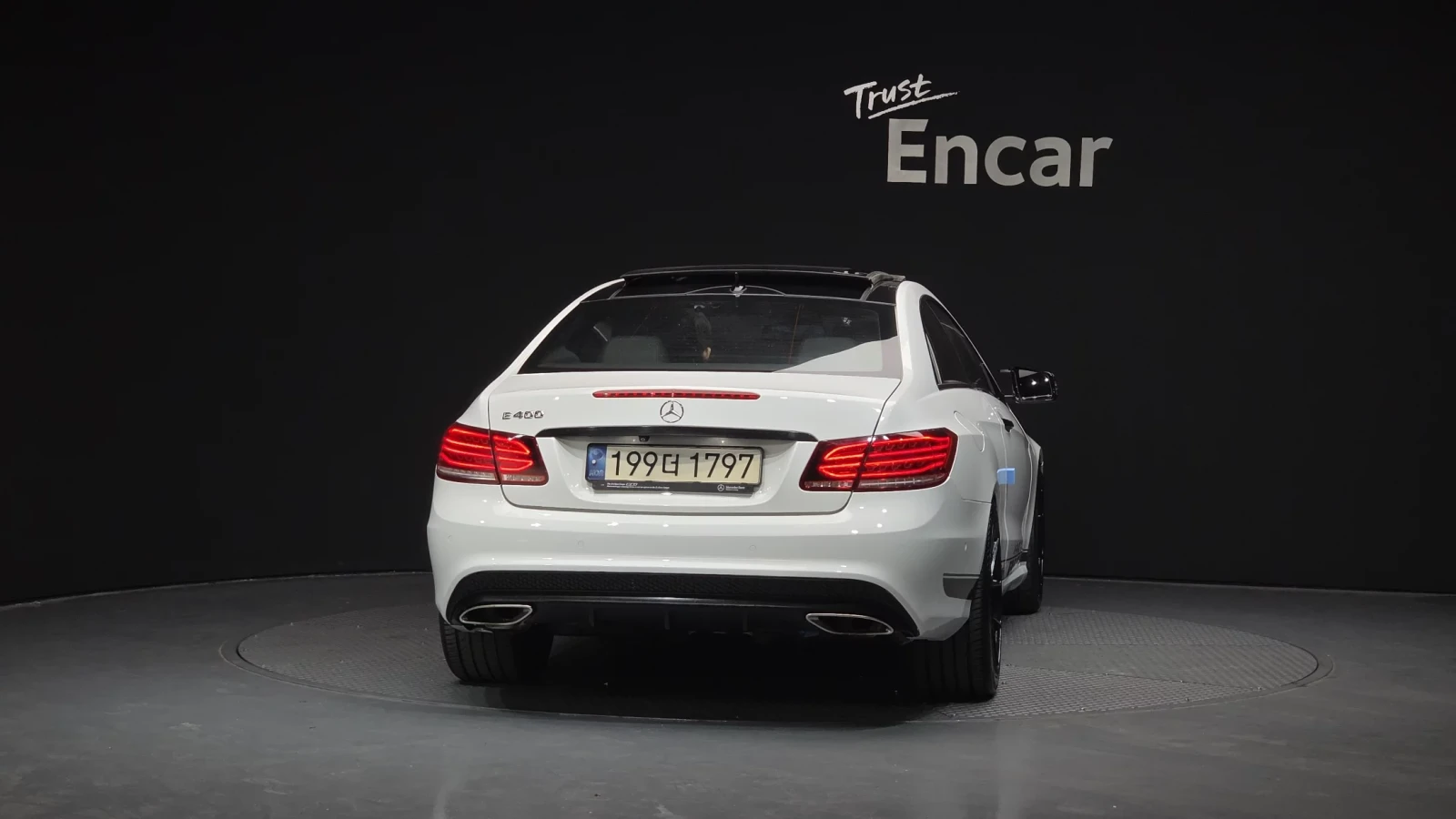 Mercedes-Benz E 200 FACELIFT* BLCK OPTIC* Pirelli P Zero* КРАЙНА ЦЕНА, снимка 3 - Автомобили и джипове - 54080866