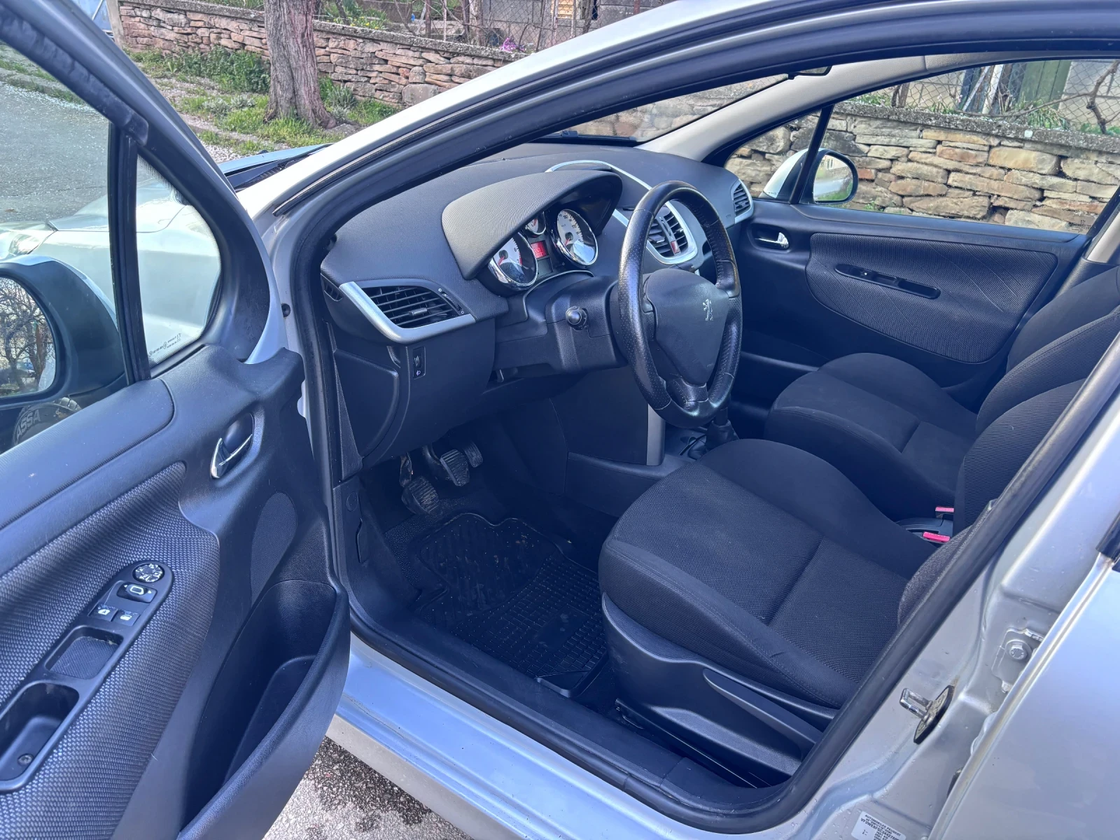 Peugeot 207 207 1.4 I SW, снимка 8 - Автомобили и джипове - 54100582