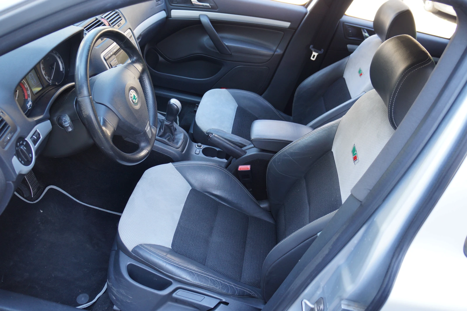 Skoda Octavia VRS, снимка 8 - Автомобили и джипове - 54277226