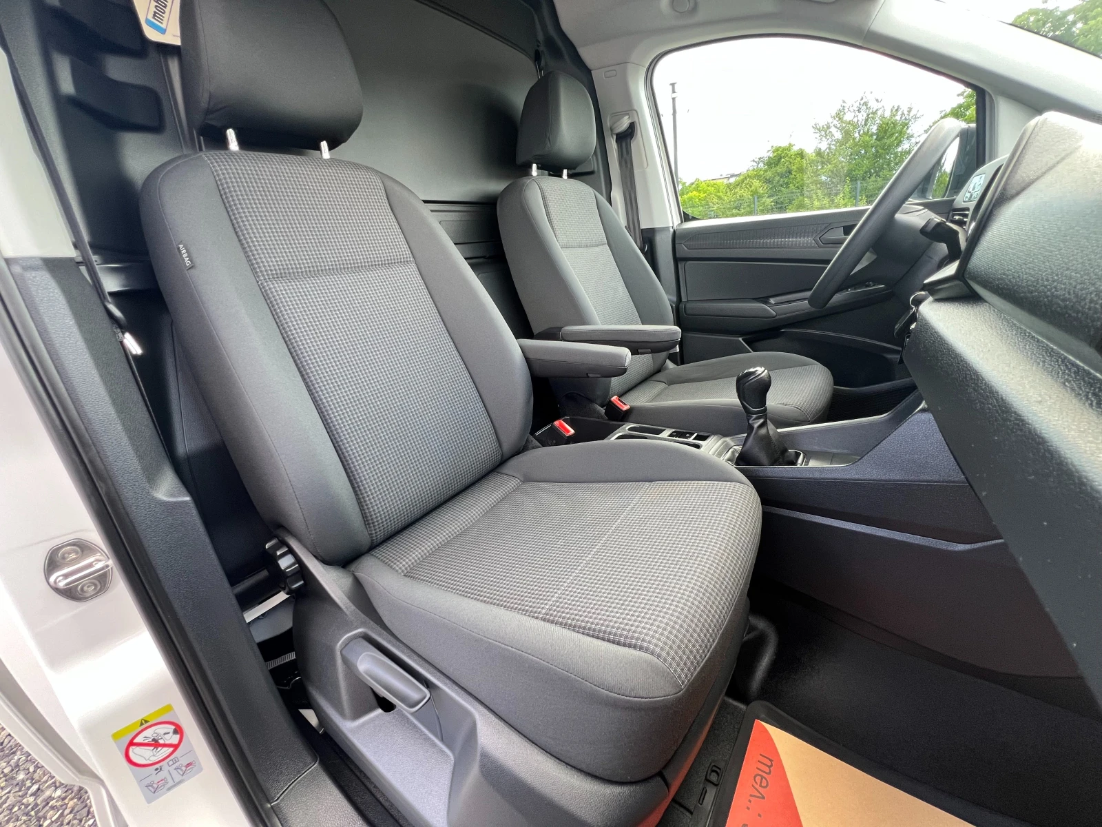 VW Caddy 2.0TDI 166939км./ДВЕ СТРАНИЧНИ ВРАТИ/, снимка 15 - Автомобили и джипове - 54916029