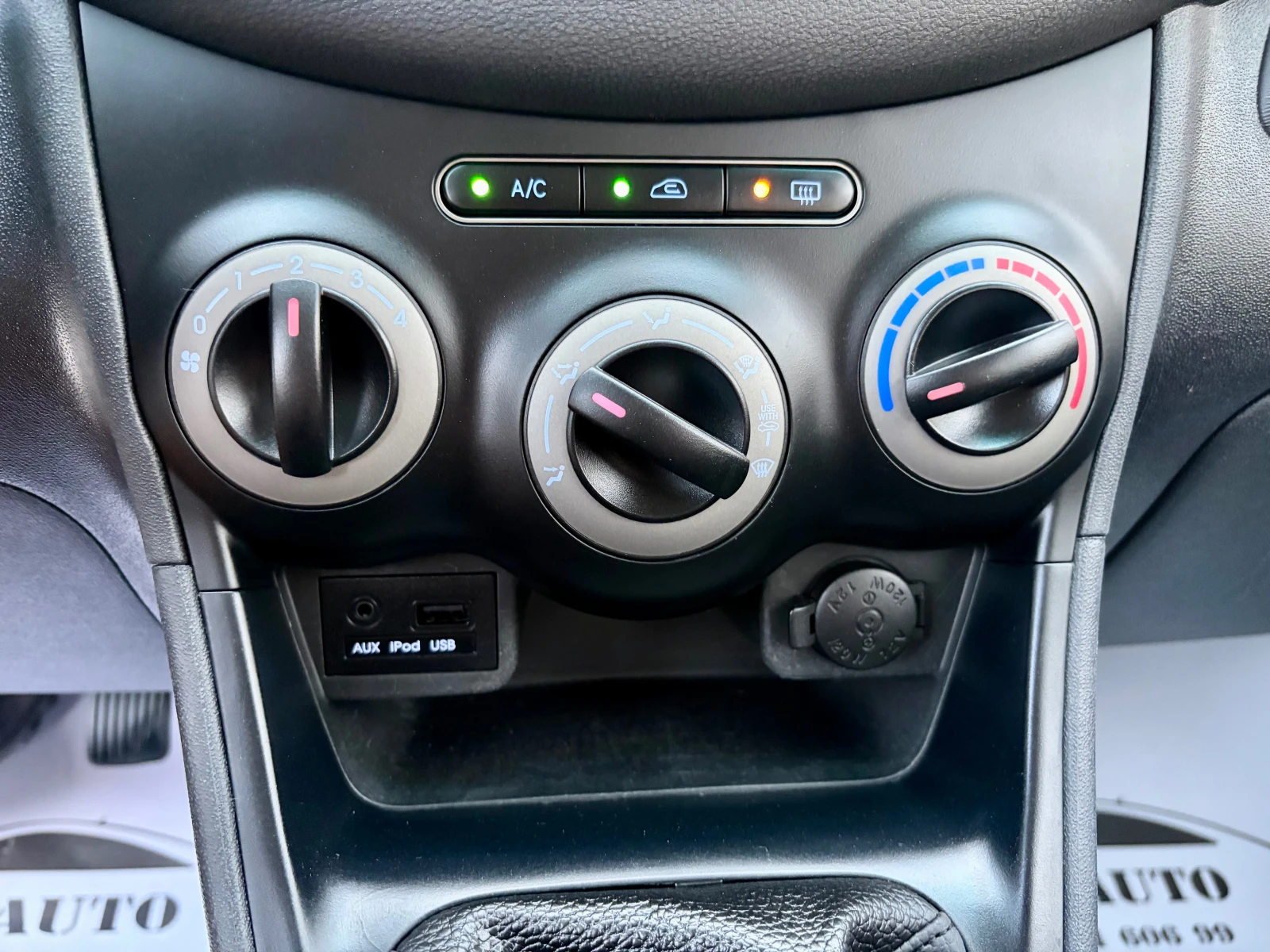 Hyundai I10 1.1i КЛИМАТИК ИТАЛИЯ , 4 ЦИЛИНДЪРА EURO 5, снимка 14 - Автомобили и джипове - 55567217