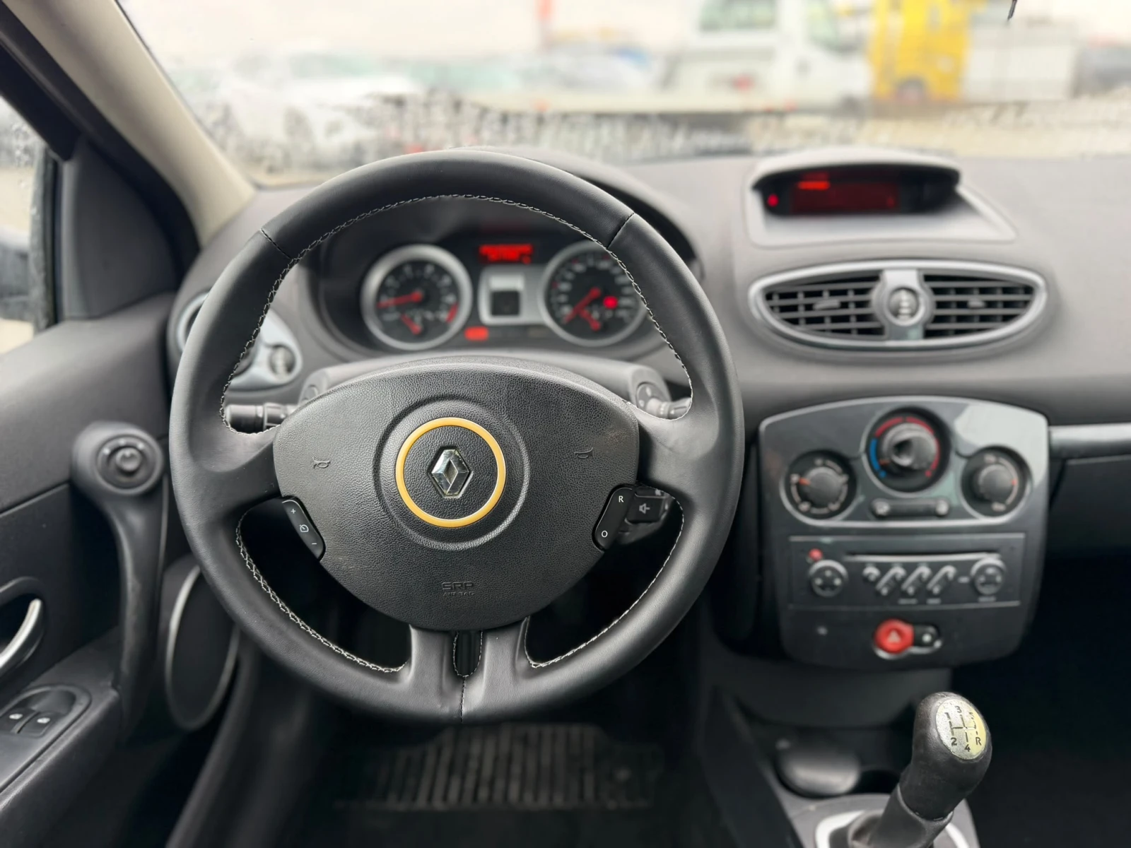 Renault Clio / 1.2I / , снимка 13 - Автомобили и джипове - 56740379